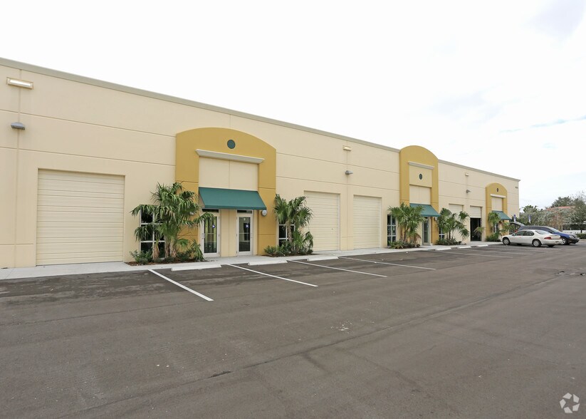 10428 W State Road 84, Davie, FL à louer - Photo de l’immeuble – Image 3 sur 9