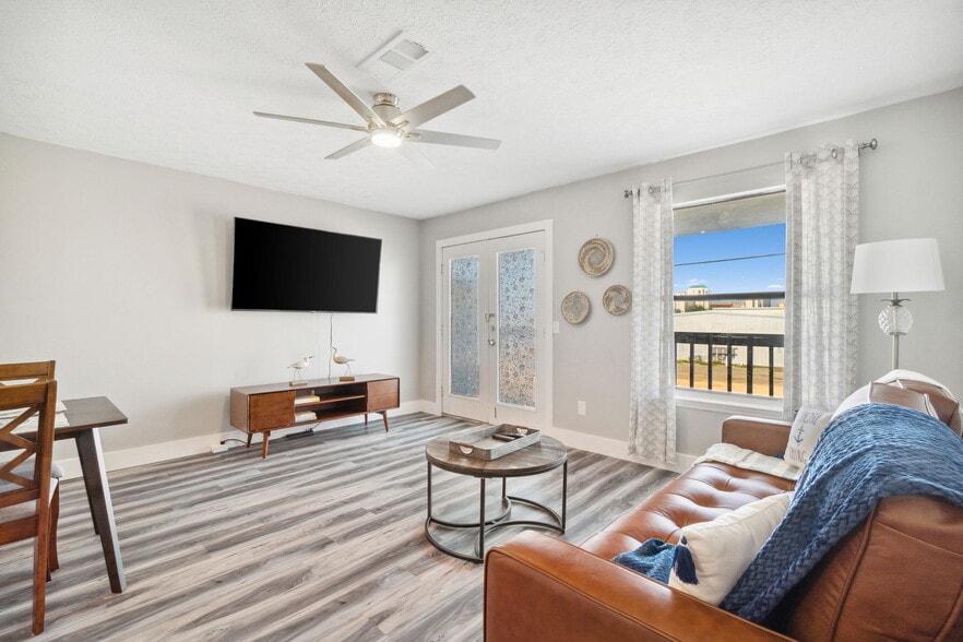 4021 Dolphin Dr, Panama City, FL à vendre - Photo de l’immeuble – Image 3 sur 18