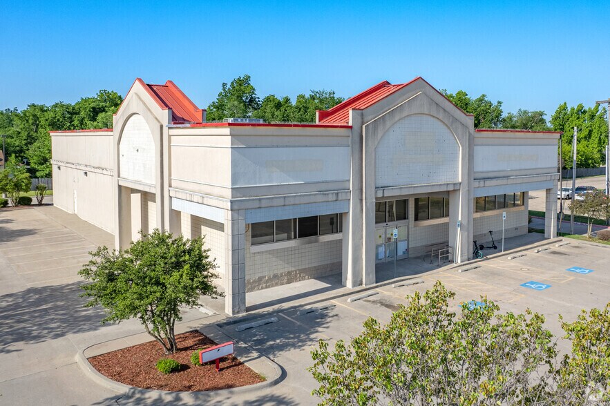 700 W Main St, Norman, OK à vendre - Photo de l’immeuble – Image 1 sur 20