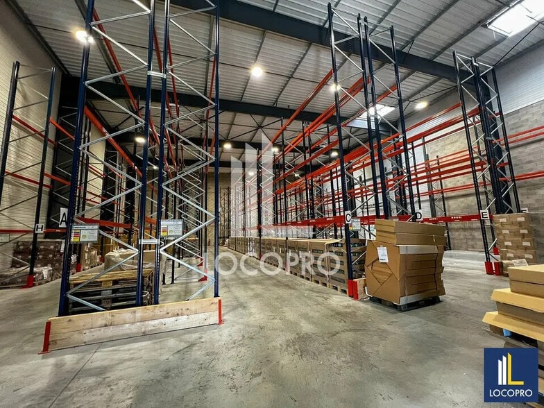 Local d’activités dans Avignon à louer - Photo de l’immeuble – Image 2 sur 6