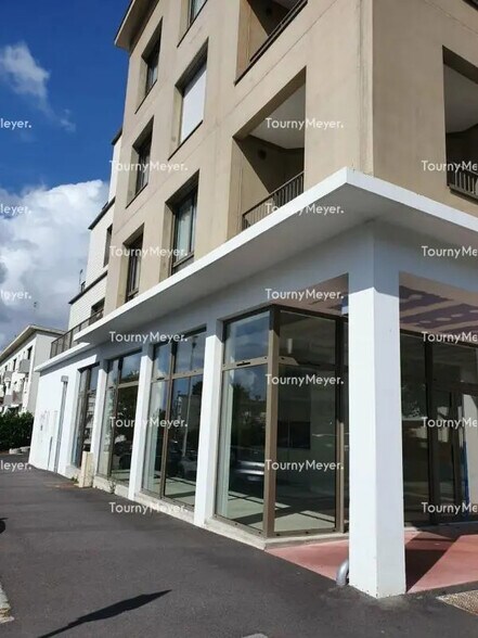 Bureaux/Local commercial dans Lorient à louer - Photo de l’immeuble – Image 1 sur 4