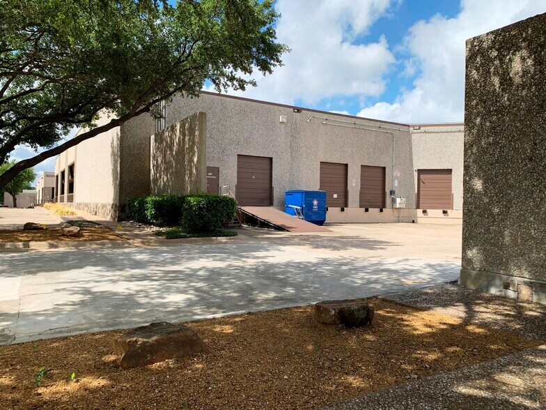 2900 Gateway Dr, Irving, TX à louer - Photo de l’immeuble – Image 3 sur 9