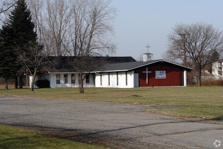 35127 Garfield Rd, Clinton Township, MI à louer - Photo principale – Image 1 sur 1