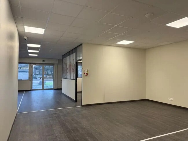 Plus de détails pour Local commercial à louer