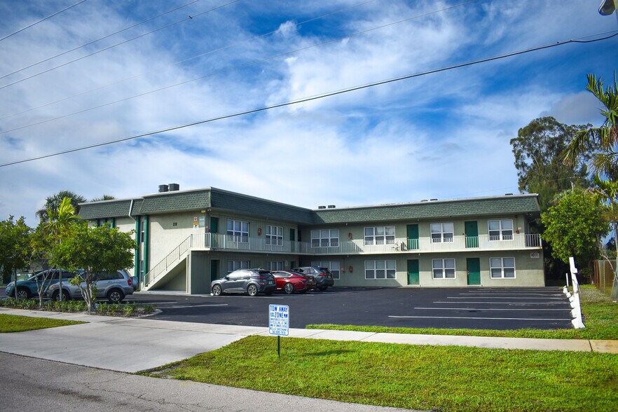 Bayberry Apartments portefeuille de 1 biens à vendre sur LoopNet.fr - Photo principale – Image 1 sur 10