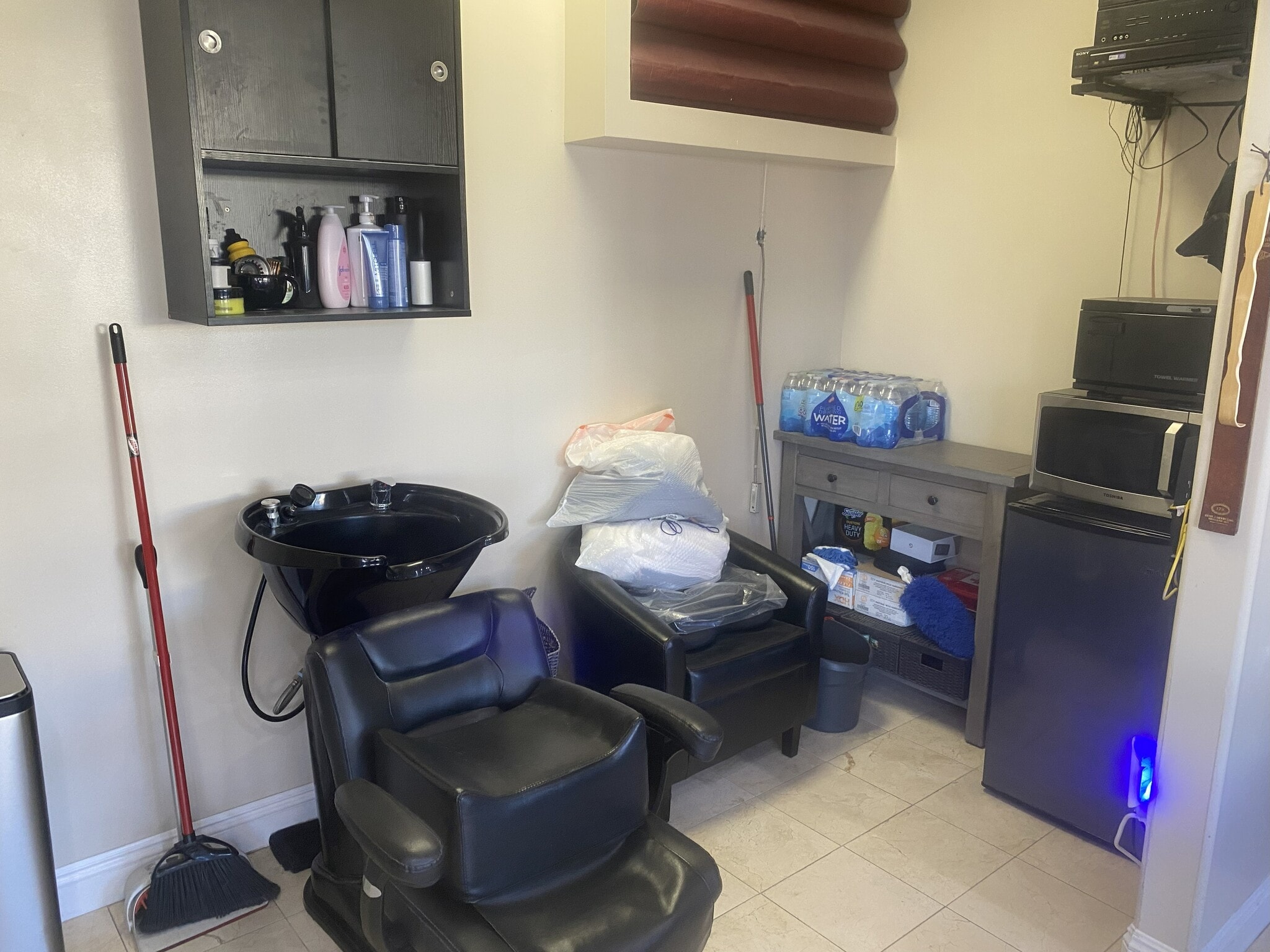 19458 Ventura Blvd, Tarzana, CA à louer Photo intérieure– Image 1 sur 2