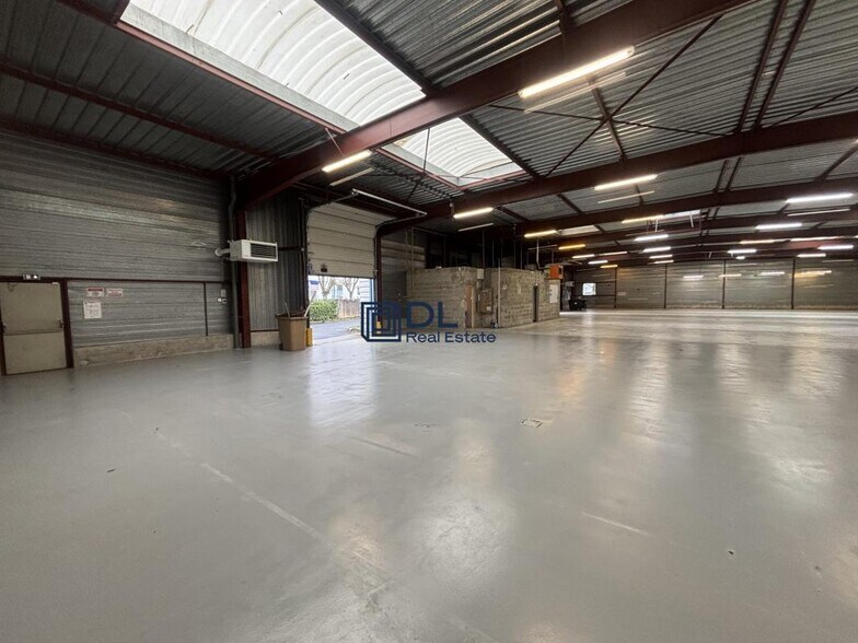 Industriel/Logistique dans Saint-Pierre-du-Perray à louer - Photo de l’immeuble – Image 3 sur 21