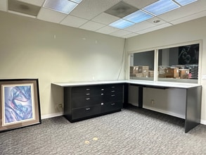 1166 W Garvey Ave, Monterey Park, CA à louer Photo intérieure– Image 2 sur 11