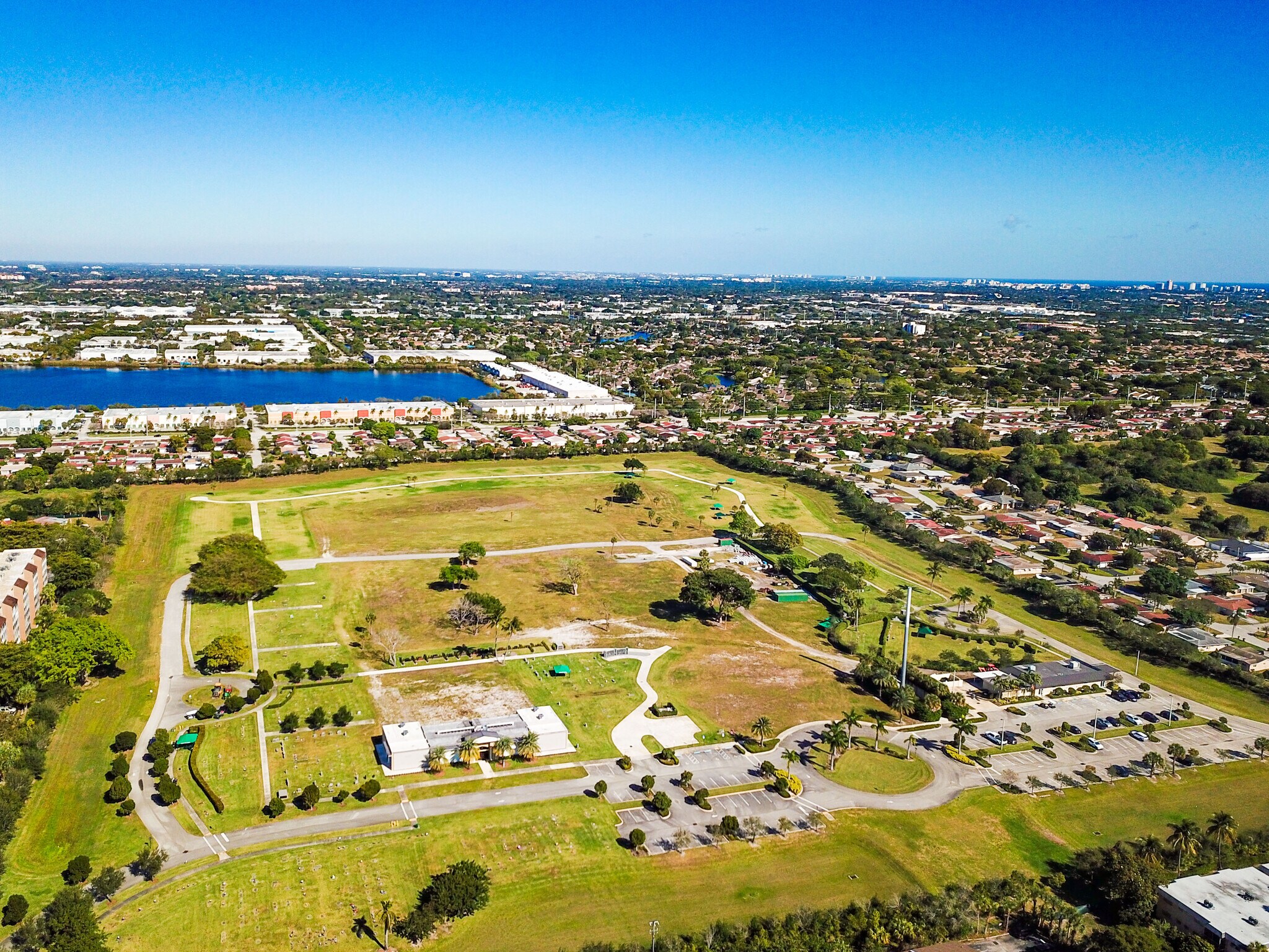 1391 NW 45th St, Deerfield Beach, FL à vendre Photo principale– Image 1 sur 13