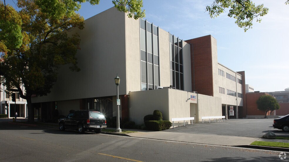 740-750 E Green St, Pasadena, CA à louer - Photo de l’immeuble – Image 2 sur 14