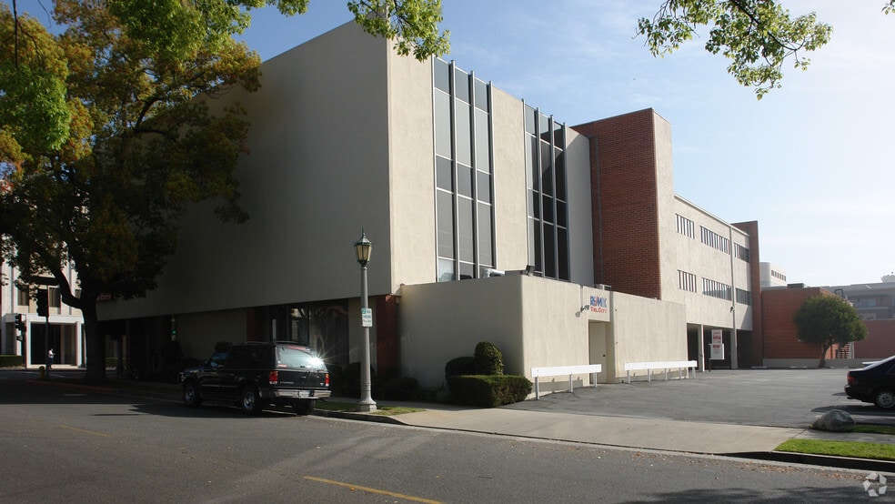 740-750 E Green St, Pasadena, CA à louer - Photo principale – Image 1 sur 18