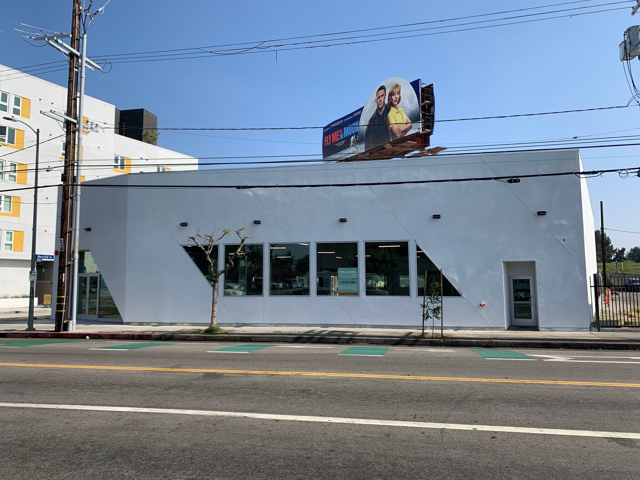 5075 W Adams Blvd, Los Angeles, CA à louer Photo de l’immeuble– Image 1 sur 7