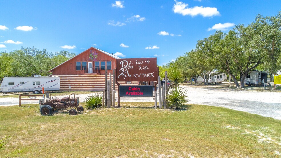 2393 S Highway 37, Three Rivers, TX à vendre - Photo de l’immeuble – Image 2 sur 12
