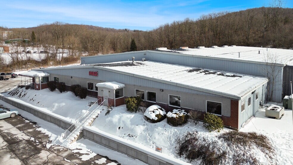 850 Eisenhower Blvd, Johnstown, PA à vendre - Photo de l’immeuble – Image 3 sur 35