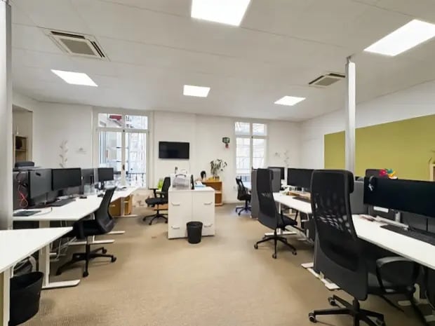 Bureau dans Paris à louer - Photo de l’immeuble – Image 2 sur 8