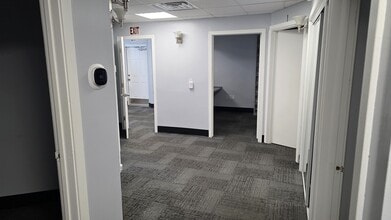 1127 W Main St, Waterbury, CT à louer Photo intérieure– Image 1 sur 4