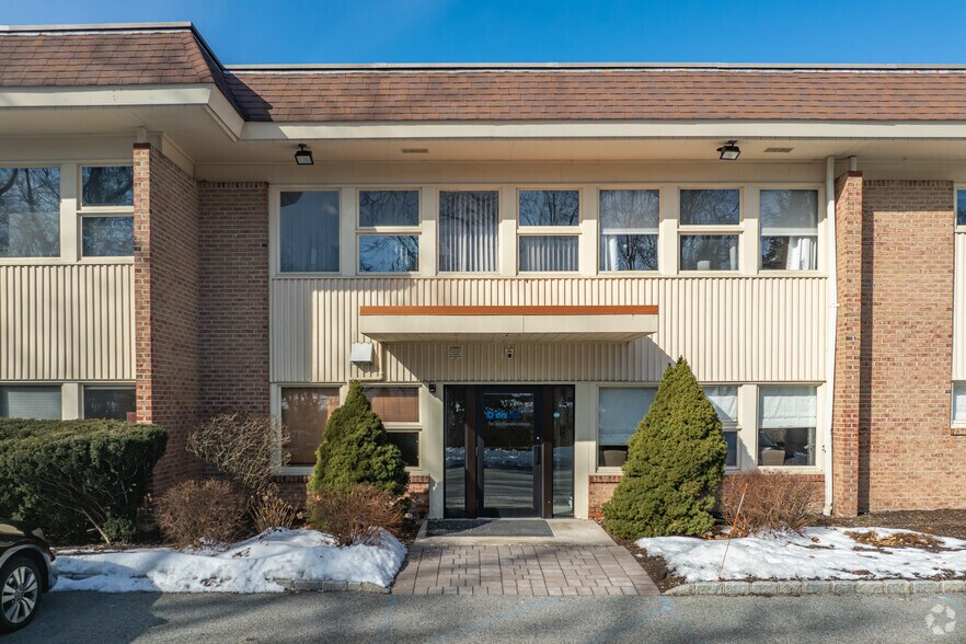 1983 Crompond Rd, Cortlandt Manor, NY à louer - Photo de l’immeuble – Image 3 sur 4