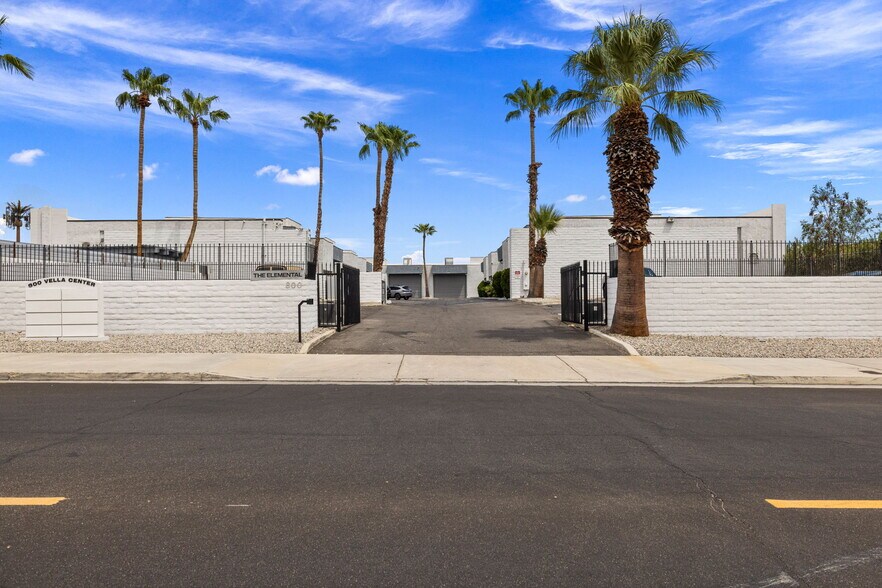 800 S Vella Rd, Palm Springs, CA à louer - Photo de l’immeuble – Image 3 sur 37