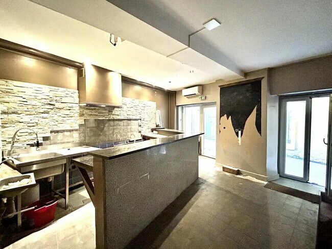 Plus de détails pour Local commercial à vendre