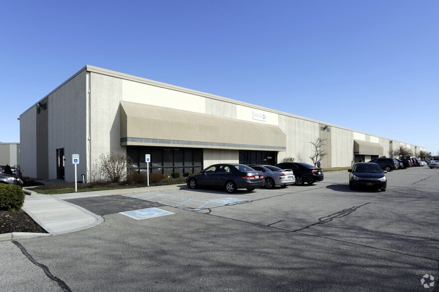 9202-9214 E 33rd St, Indianapolis, IN à louer - Photo de l’immeuble – Image 1 sur 5