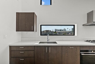 5617 Klump Ave, North Hollywood, CA à louer Photo intérieure– Image 2 sur 9