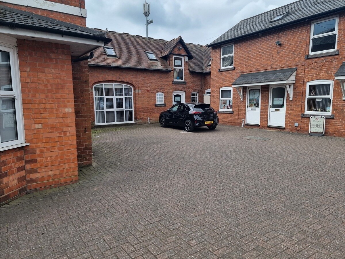 49 Birmingham Rd, Bromsgrove à louer Photo de l’immeuble– Image 1 sur 8