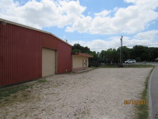 Plus de détails pour 104 E Motel Dr, Alvin, TX - Local d'activités à louer