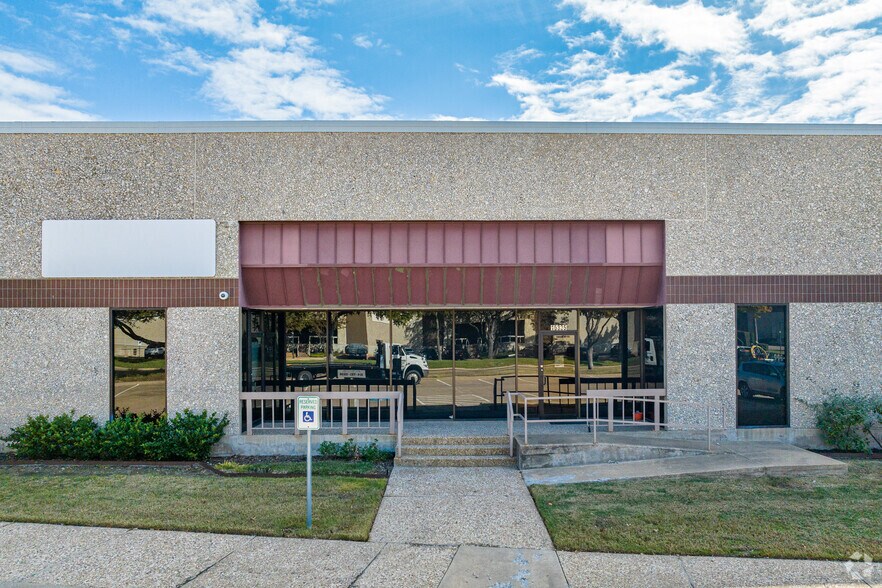 10304-10334 Brockwood Rd, Dallas, TX à louer - Photo de l’immeuble – Image 2 sur 4