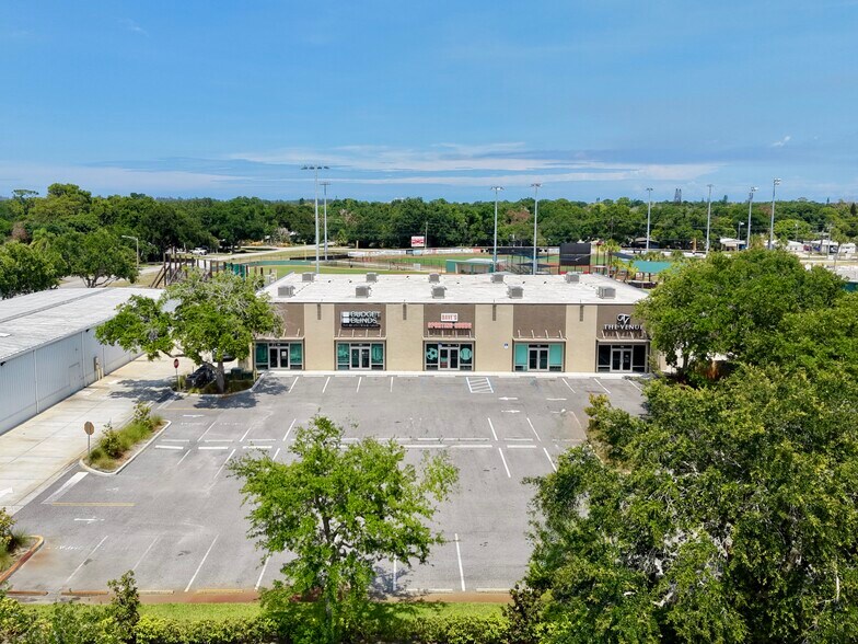 2710 US Highway 1, Vero Beach, FL à louer - Photo de l’immeuble – Image 2 sur 5
