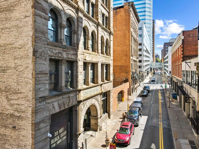 336 Fourth Ave, Pittsburgh, PA à louer - Aérien – Image 2 sur 6
