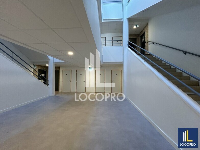 Bureau dans Valbonne à louer - Photo de l’immeuble – Image 3 sur 12
