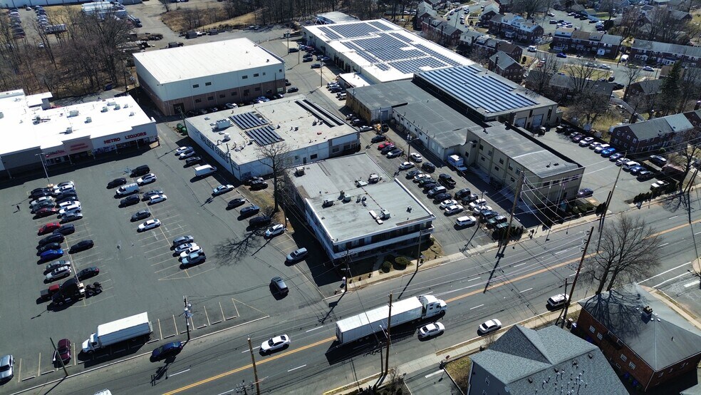 1203 W St Georges Ave, Linden, NJ à louer - Photo de l’immeuble – Image 1 sur 8