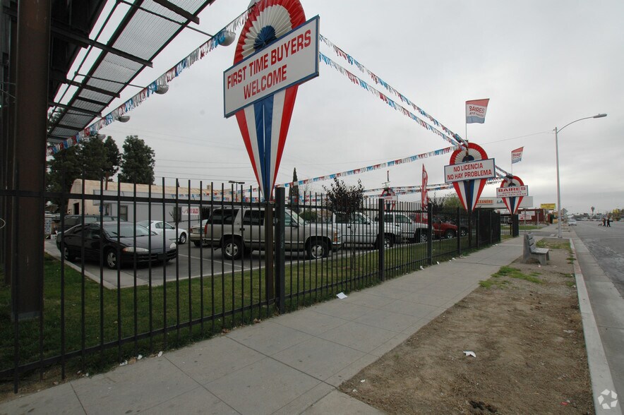 200 Chester Ave, Bakersfield, CA à vendre - Photo de l’immeuble – Image 1 sur 5