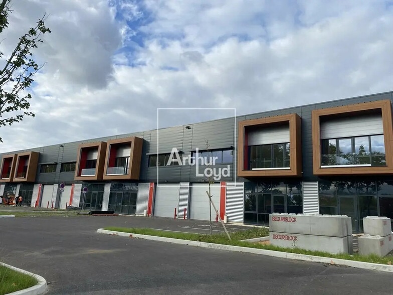 Local d’activités dans Bondoufle à louer - Photo de l’immeuble – Image 3 sur 10