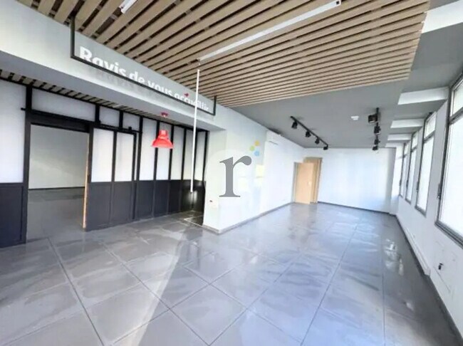 Plus de détails pour Local commercial à louer