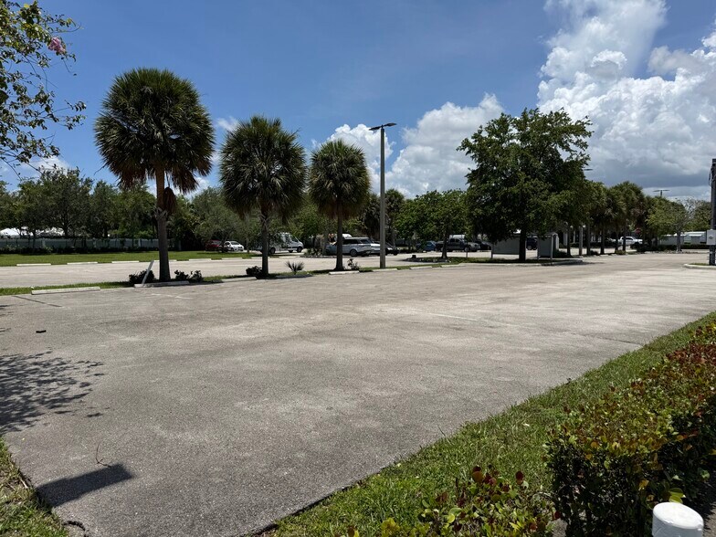 2990 W Oakland Park Blvd, Oakland Park, FL à vendre - Photo de l’immeuble – Image 3 sur 5