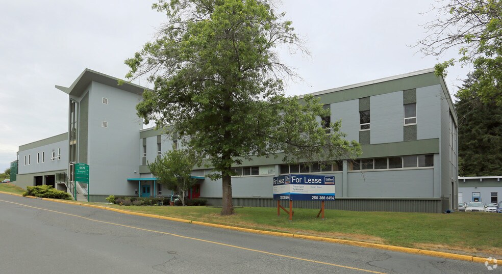4470 Markham St, Saanich, BC à louer - Photo de l’immeuble – Image 1 sur 3