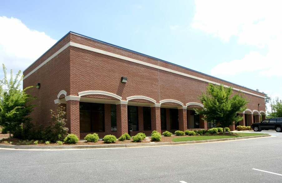 615 Hembree Pky, Roswell, GA à louer - Photo de l’immeuble – Image 1 sur 3