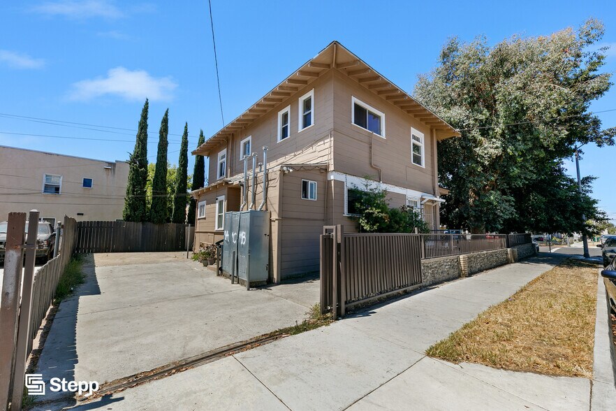 1636 N Stanton Pl, Long Beach, CA à vendre - Photo de l’immeuble – Image 2 sur 14