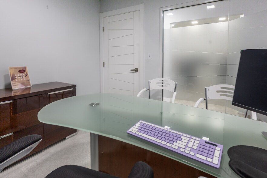 9851 NW 58th St, Miami, FL à vendre - Photo intérieure – Image 3 sur 44