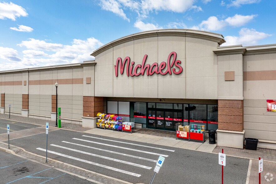 400 Mill Creek Dr, Secaucus, NJ à louer - Photo de l’immeuble – Image 3 sur 7