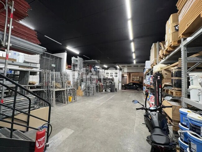 Plus de détails pour Local d’activités à vendre