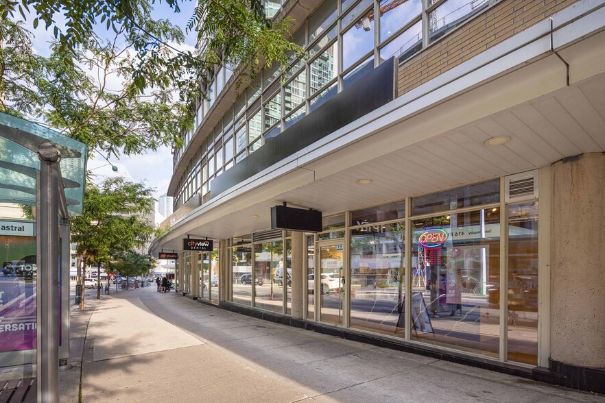 357 Bremner Blvd, Toronto, ON à louer - Photo de l’immeuble – Image 1 sur 3