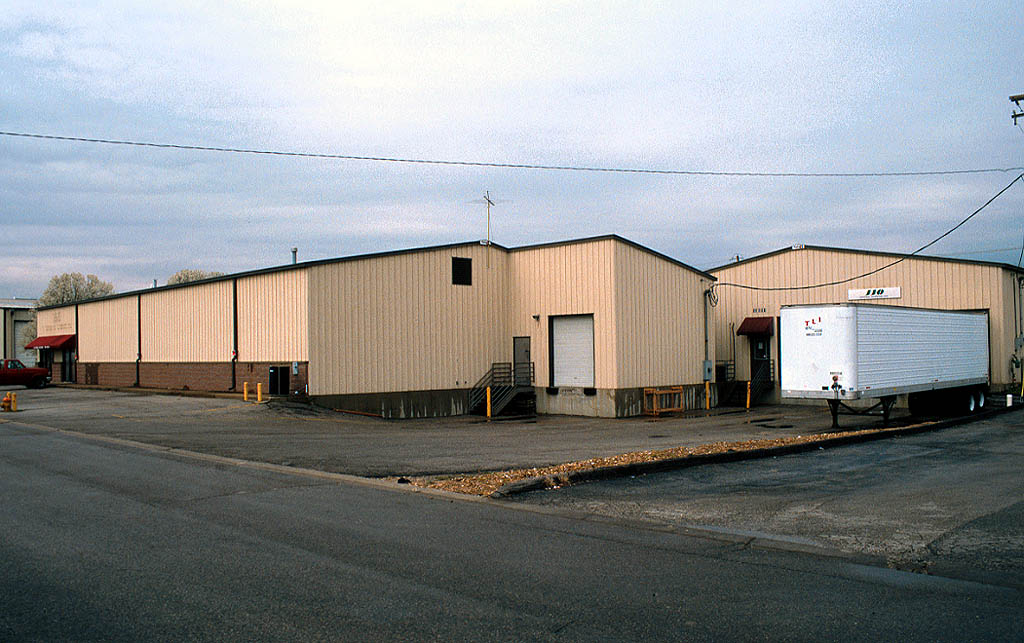 13511 & 13515 Northwest Industrial Drive portefeuille de 2 biens à vendre sur LoopNet.fr Photo principale– Image 1 sur 3