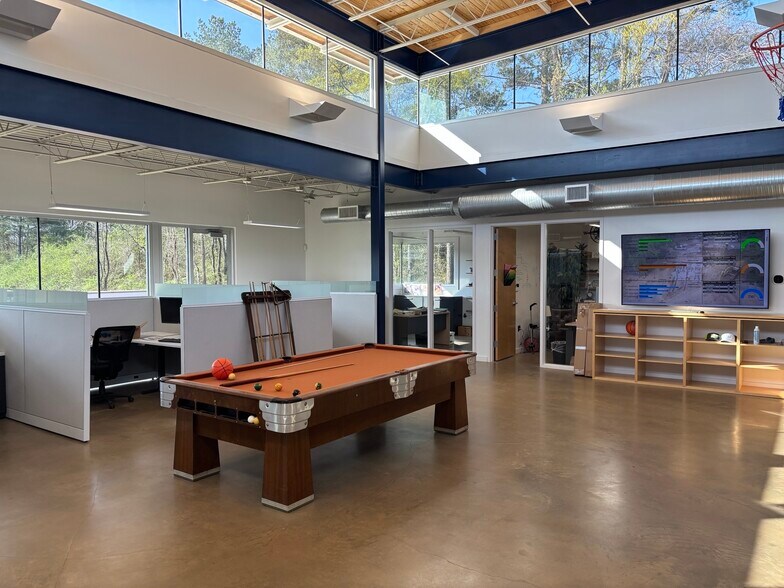 2511 Ruffner Rd, Birmingham, AL à vendre - Photo de l’immeuble – Image 3 sur 18