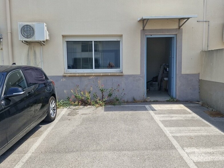 Bureau dans Martigues à louer - Photo de l’immeuble – Image 2 sur 5