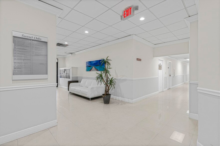 9240 Sunset Dr, Miami, FL à louer - Photo de l’immeuble – Image 2 sur 3