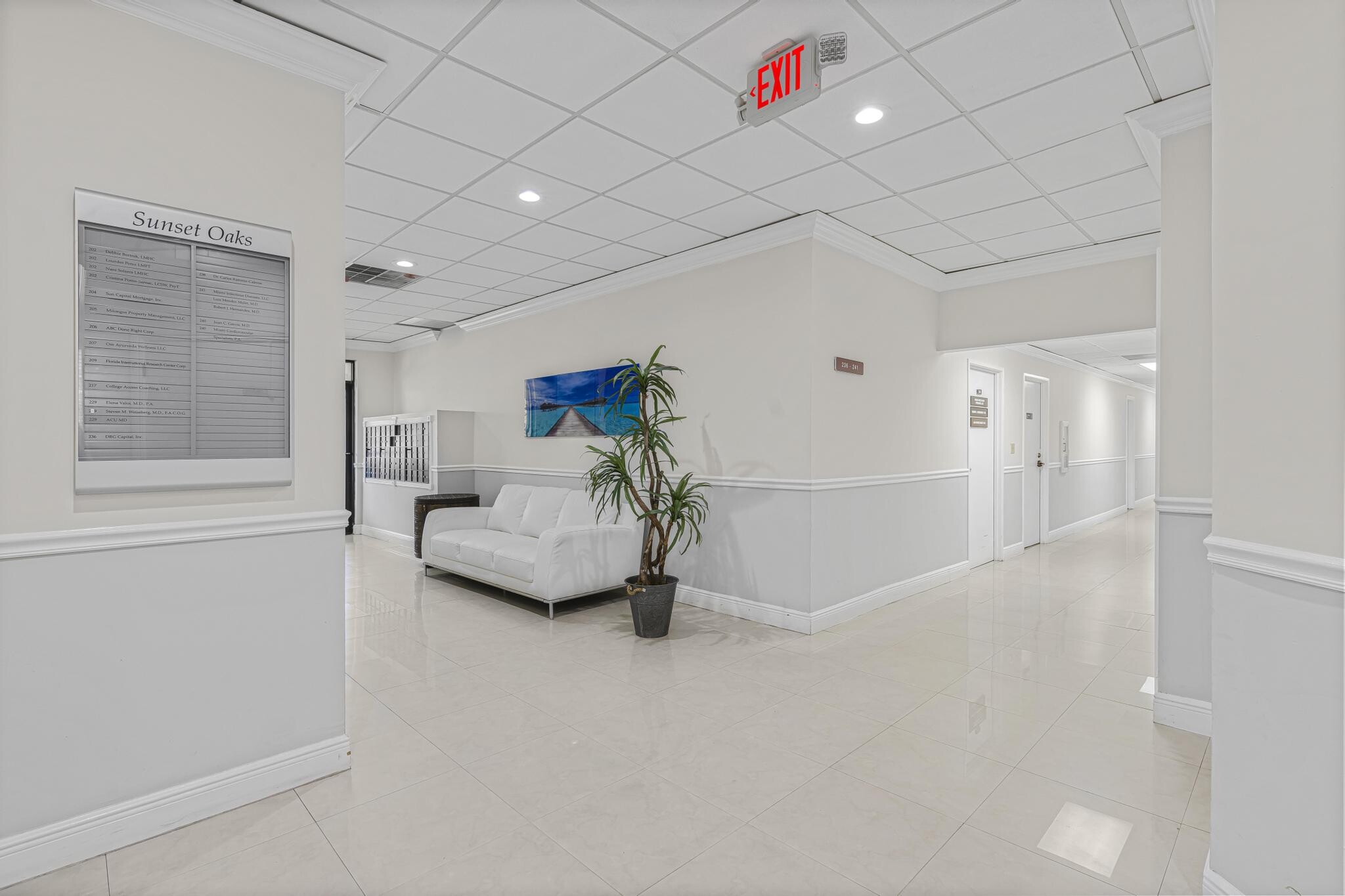 9240 Sunset Dr, Miami, FL à louer Photo de l’immeuble– Image 1 sur 3
