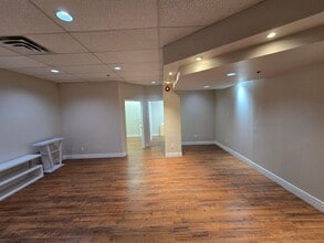 1107 Lorne Park Rd, Mississauga, ON à louer Photo intérieure– Image 2 sur 2