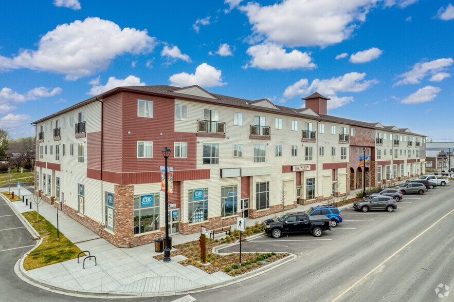 1010 Railway St, Crossfield, AB à vendre - Photo principale – Image 1 sur 11